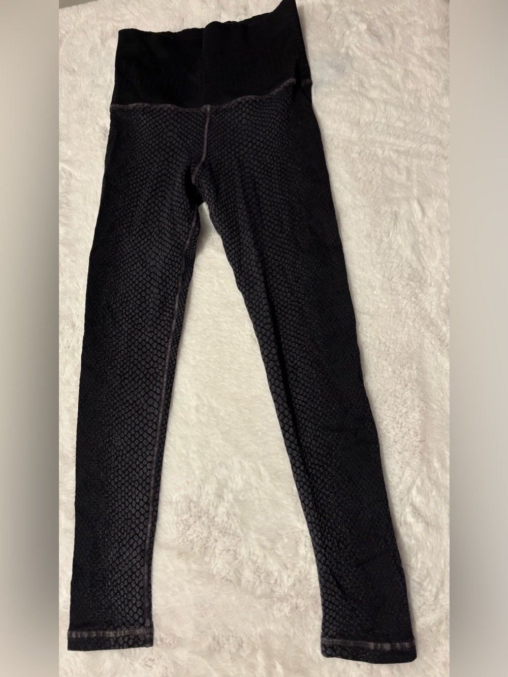 avocado Black Textured High-Waist Leggings